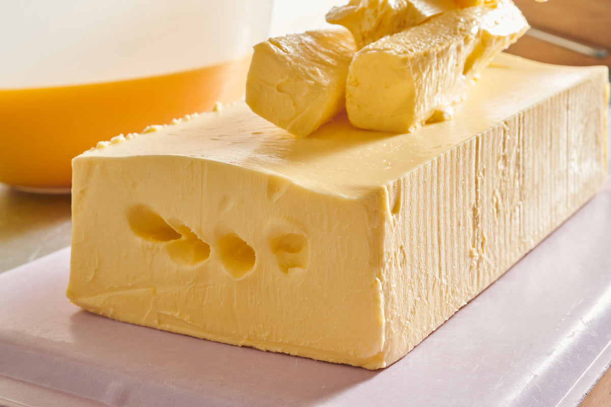 Butter und Eier für den Baumkuchenteig
