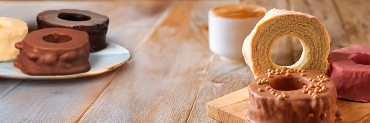 Mini-Baumkuchen mit Vollmilch-, Zartbitter-, Weiß- und Ruby-Überzug